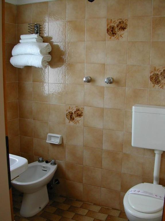 לידו די ג'סולו Albergo Dolomiti חדר תמונה